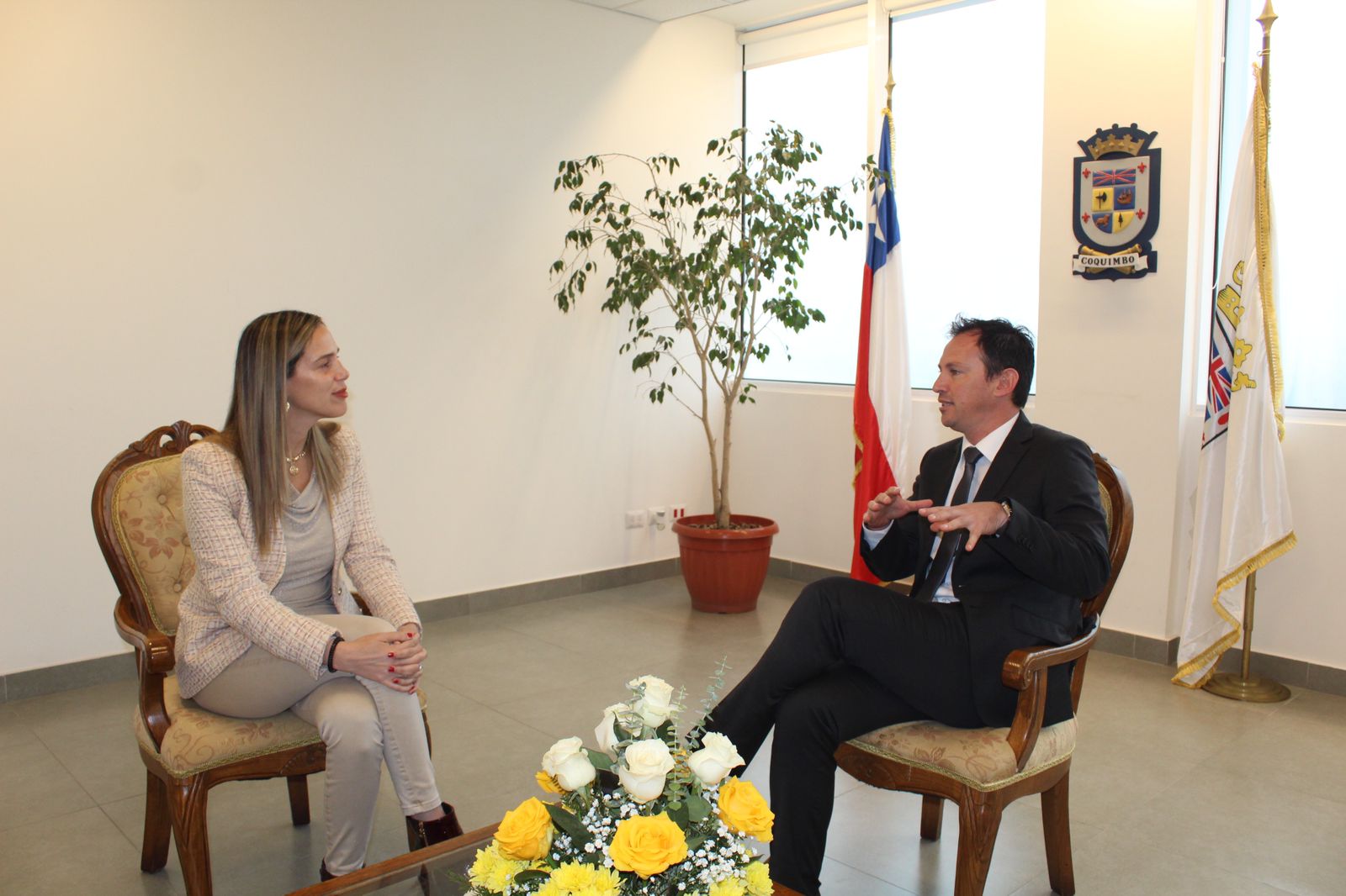 ¡FELIZ ANIVERSARIO COQUIMBO! ALCALDESA NORAMBUENA REALIZÓ SALUDO PROTOCOLAR A ALÍ MANOUCHEHRI